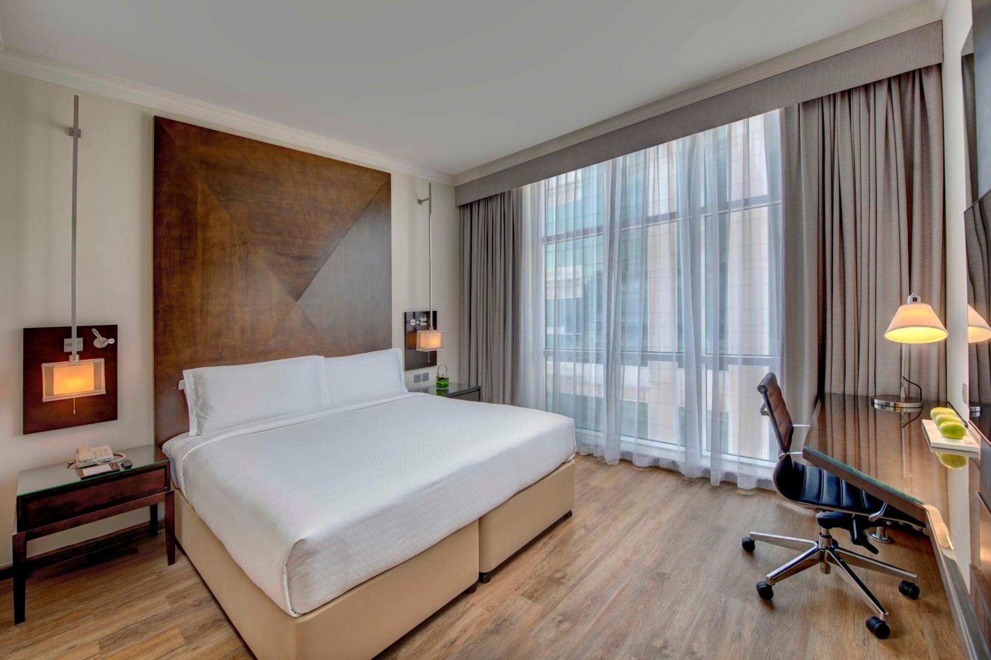 One Bedroom Suite Lounge Access