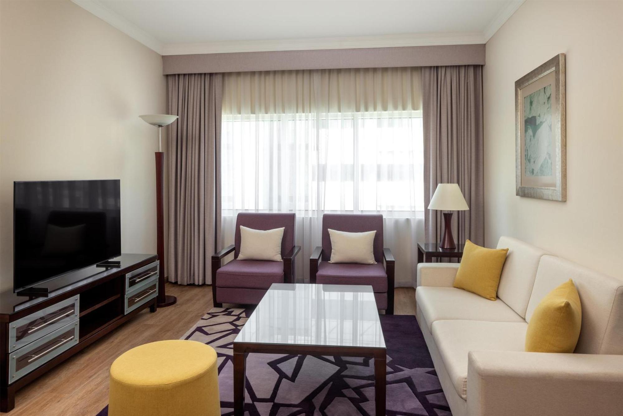 One Bedroom Suite Lounge Access